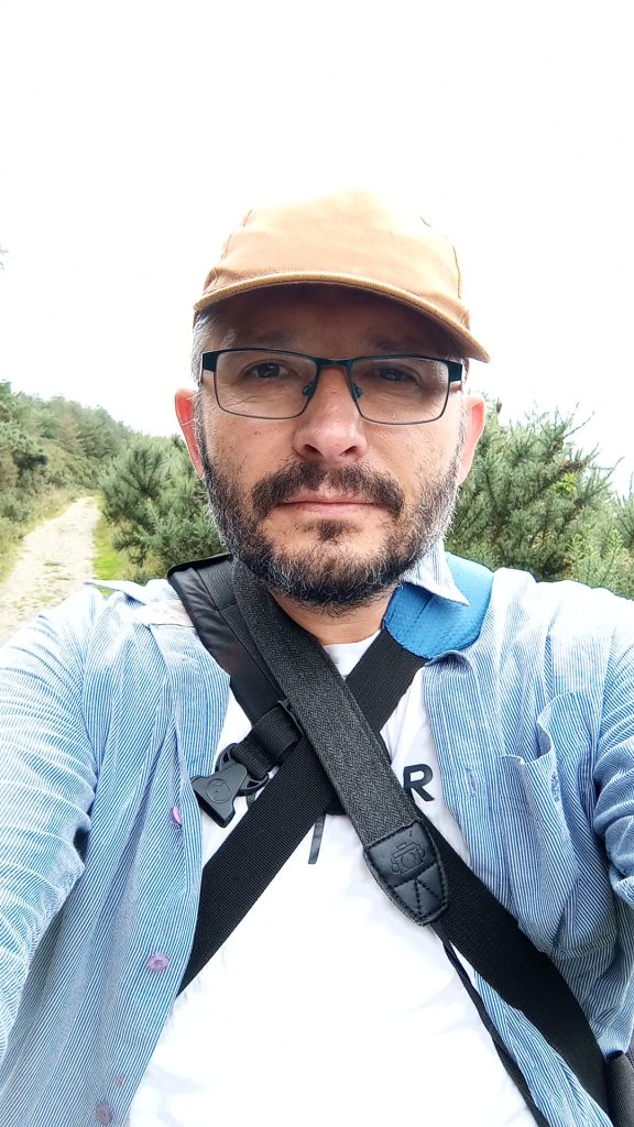 Picture of photographer Damian Rosinski in the nature